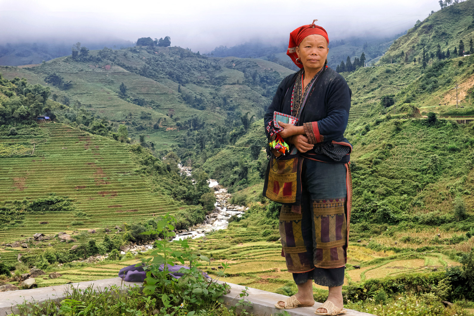 20141108 150214 Weiterfahrt nach Sapa   Pause mit den Roten Daos